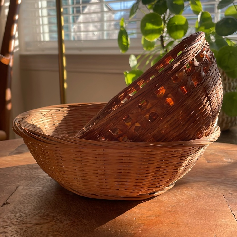 Set of 2 vintage honey brown small pine needle baskets.